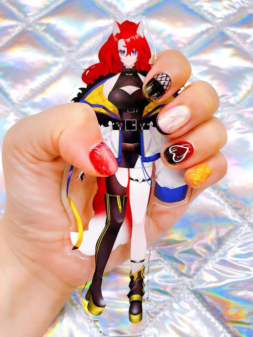 #女将さんV イメージでネイルしてもらったー!カワイイ!  天才砂糖( )ありがとうー!!  自分の爪が長いの苦手だから切ってから行ったら怒られたwww