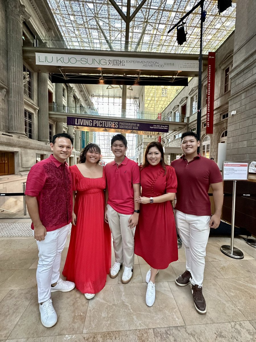 zaqym's tweet photo. Happy National Day everyone!!
Looking forward to this evening’s parade. ❤️
Majulah Singapura!! 🇸🇬🇸🇬
#ndpeeps #majulahsingapura #singapore #sgnationalday https://t.co/IVn1Nmju5v
