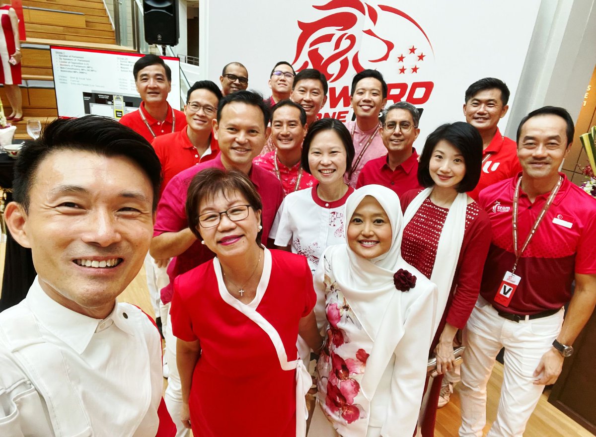 zaqym's tweet photo. Happy National Day everyone!!
Looking forward to this evening’s parade. ❤️
Majulah Singapura!! 🇸🇬🇸🇬
#ndpeeps #majulahsingapura #singapore #sgnationalday https://t.co/IVn1Nmju5v