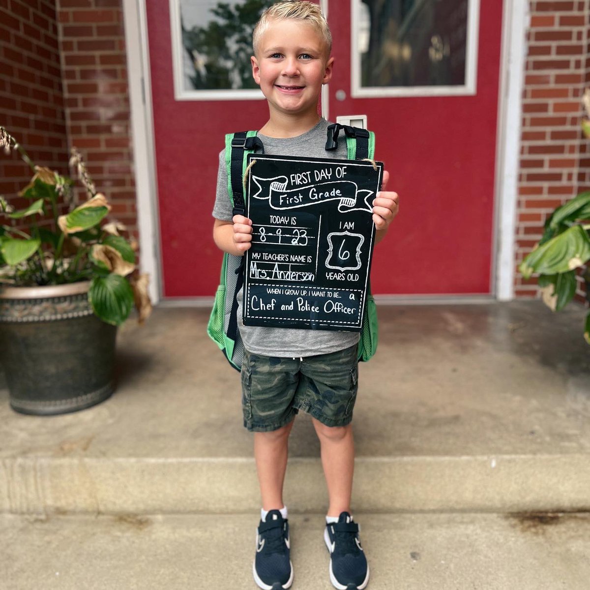 MrsComptonLEES's tweet photo. Happy first day of FIRST GRADE to my big boy! ❤️🖤 https://t.co/4mEv2o3csU