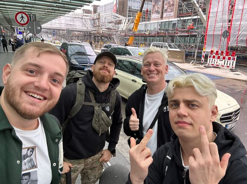 so die Frage die wir uns alle nun aber stellen, wer von denen wird sich als erstes trauen mächtig den Machtprügel zu kneten