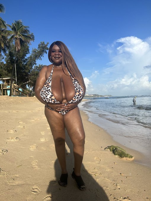Good morning &hearts;️&lsquo;s &hellip;. just showing Puerto Rico some love &hellip;😘🍫 https://t.co/4iJ6cEz0wx<a href="/tag/bigsexytitt"class="tags"><span>#bigsexytitt</span></a>