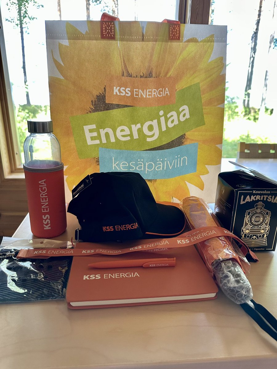 MattiTakamaki's tweet photo. Kannatti vastata hankeviestinnän verkkosivujen kyselyyn, kun posti toi energisen paketin kesäpäivään. Samoin viime viikolla Kinnulan kunta ilahdutti Soinin Erämessujen arvontapalkinnolla. #arvonta #kssenergia #sähköverkko #kinnula #kinnulankunta #soininerämessut https://t.co/NMET1AJNH5