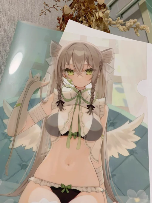 グッズ紹介①A4クリアファイルキャラクターとソファーの部分のみに白版を作成しました#C102 