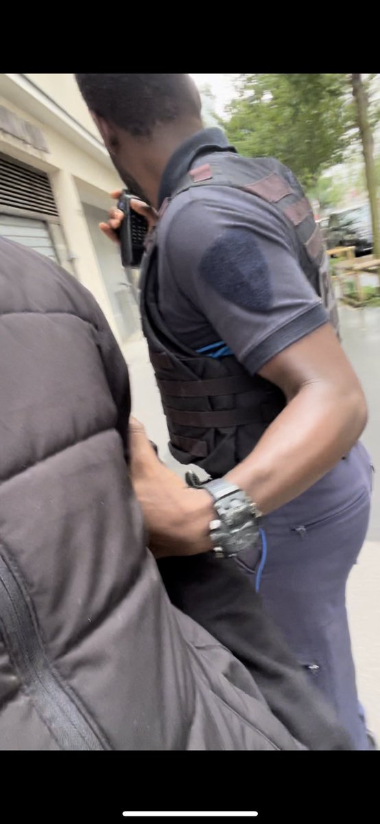 Exposejibril's tweet photo. @yomibretzel Il est venu en bas de chez moi, on s’est expliqué mdr https://t.co/orb9JQHtFL