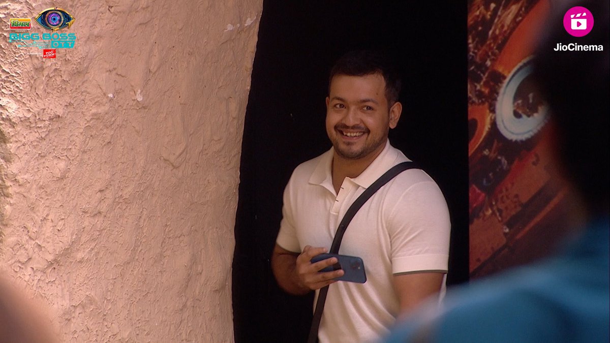 S_SharmaOffical's tweet photo. Anunay Sood entered in BB House.
#BiggBossOTT2 #Abhisha #AbhIya #Elvisha
#BiggBosOTT #BiggBoss #BiggBossOTT2onJioCinema #BBOTT2 #BBOTT #AbhishekMalhan #SalmanKhan #WeekendKaVaar #ElvishYadav #FukraInsaan #ManishaRani #JiyaShankar #PoojaBhatt #BebikaDhruve #AnunaySood https://t.co/8saOAhvPF3