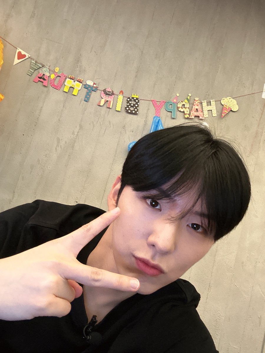 ๋ชฌ์คํ์์ค_MONSTA X (@officialmonstax) on Twitter photo ์! ์ค๋์ ์ ์์ผ์ธ๋ฐ์
์ด๋ ๊ฒ๋ ๋ง์ด ์ถํํด์ฃผ์
์ ๋๋ฌด ๊ฐ์ฌ๋๋ฆฌ๊ณ
ํญ์ ์ฌ๊ธฐ์๋ ๋ชฌ๋ฒ ๋ฒ ์๊ฐํ๋ฉด์ ์ด์ฌํ ๋๋ผ ์งํค๊ณ
๋์๊ฐ๊ฒ ์ต๋๋ค!
์๋ค๊ณ ์ฌ๊ธฐ์ ๊ธฐ ๋๋ฆฌ๋ฒ ๊ฑฐ๋ฆฌ์ง ๋ง๊ณ ์ฐ๋ฆฌ ๋ฉค๋ฒ๋ค์ด
์์ง๋ด๊ณ ์์ด์ผํด์!
์์ผ์ถํํด์ค์ ๋๋ฌด ๊ณ ๋ง๊ตฌ ์ฌ๋ํ๊ณ ๋น ๋น ์ด! ์! ์ค๋์ ์ ์์ผ์ธ๋ฐ์
์ด๋ ๊ฒ๋ ๋ง์ด ์ถํํด์ฃผ์
์ ๋๋ฌด ๊ฐ์ฌ๋๋ฆฌ๊ณ
ํญ์ ์ฌ๊ธฐ์๋ ๋ชฌ๋ฒ ๋ฒ ์๊ฐํ๋ฉด์ ์ด์ฌํ ๋๋ผ ์งํค๊ณ
๋์๊ฐ๊ฒ ์ต๋๋ค!
์๋ค๊ณ ์ฌ๊ธฐ์ ๊ธฐ ๋๋ฆฌ๋ฒ ๊ฑฐ๋ฆฌ์ง ๋ง๊ณ ์ฐ๋ฆฌ ๋ฉค๋ฒ๋ค์ด
์์ง๋ด๊ณ ์์ด์ผํด์!
์์ผ์ถํํด์ค์ ๋๋ฌด ๊ณ ๋ง๊ตฌ ์ฌ๋ํ๊ณ ๋น ๋น ์ด!
