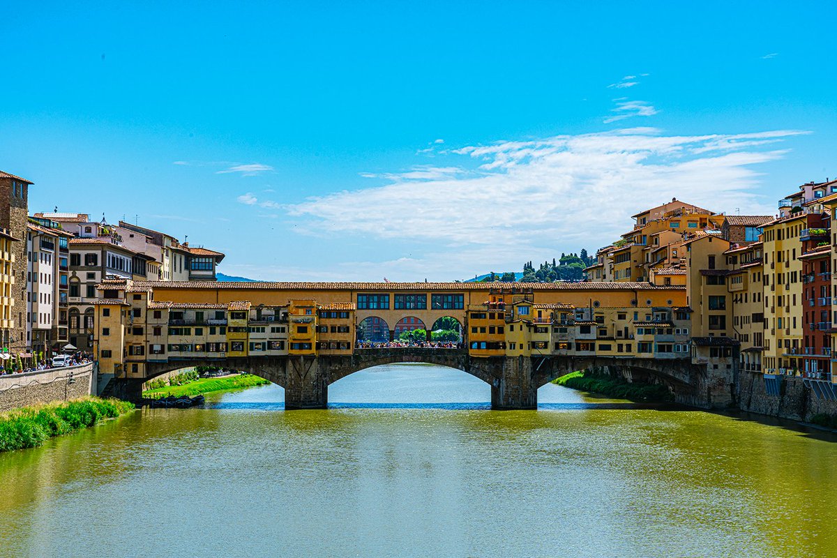 ShogoMiyauchi1's tweet image. day3 
フィレンツェ散策 
ベッキオ橋  

アルノ川にかかるこの橋を
自分の目で・・・   

橋の上には、宝飾店が立ち並び
大勢の人が  

#これソニーで撮りました  
#PonteVecchio