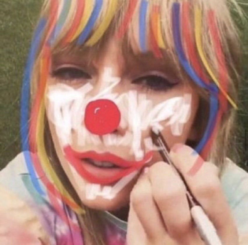who is ready to clown?

today is 8/9
8 years 9 months and 13 days since 1989 release date
ALSO 3208 days since 1989 release date which adds to 13
the last show of us leg
bracelets flashed 5 TIMES BLUE at the end of last show
she wore a bodysuit similar to 1989 tour one yesterday