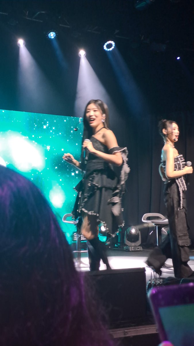 bettarain's tweet photo. blurry but happy lippie #OECinLondon https://t.co/l5YmHThYdI