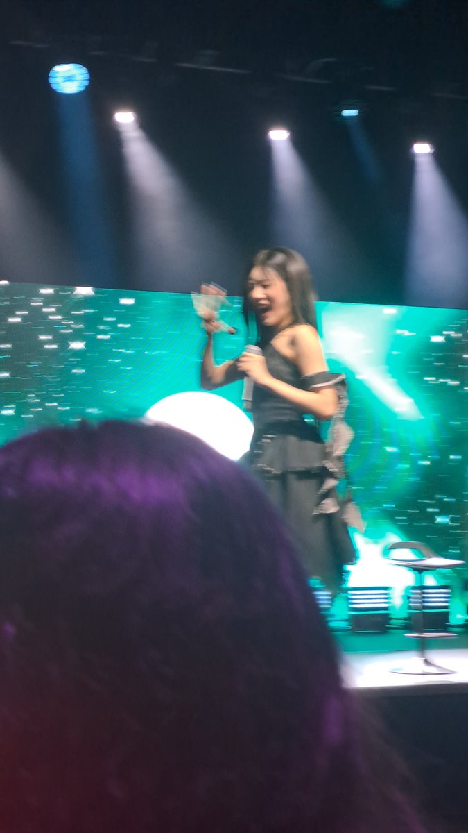 bettarain's tweet photo. blurry but happy lippie #OECinLondon https://t.co/l5YmHThYdI