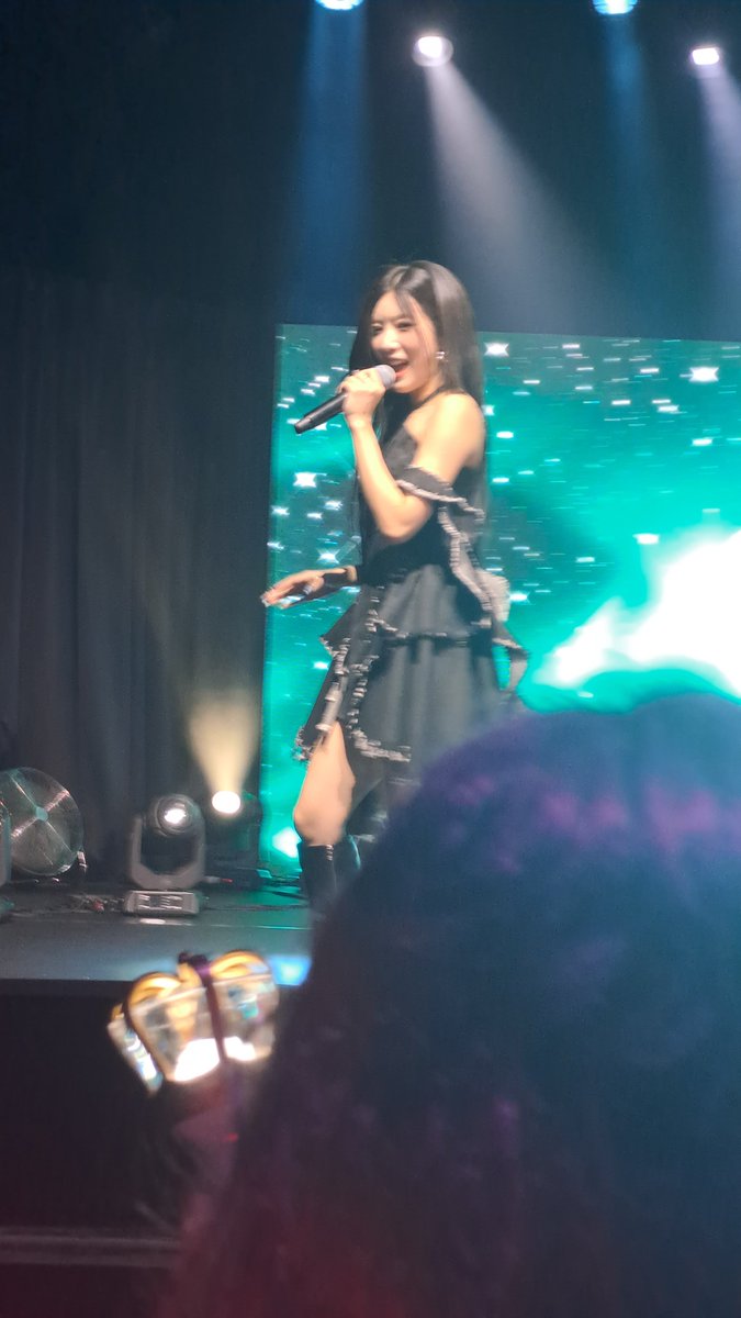 bettarain's tweet photo. blurry but happy lippie #OECinLondon https://t.co/l5YmHThYdI