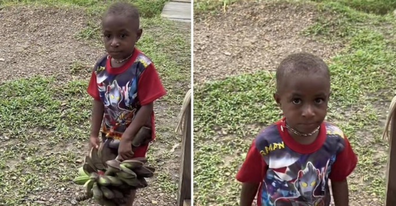 detikcom's tweet photo. Viral momen seorang anak di pedalaman Papua meminta barter pisang satu tandan untuk bisa makan mie instan bikin warganet haru.