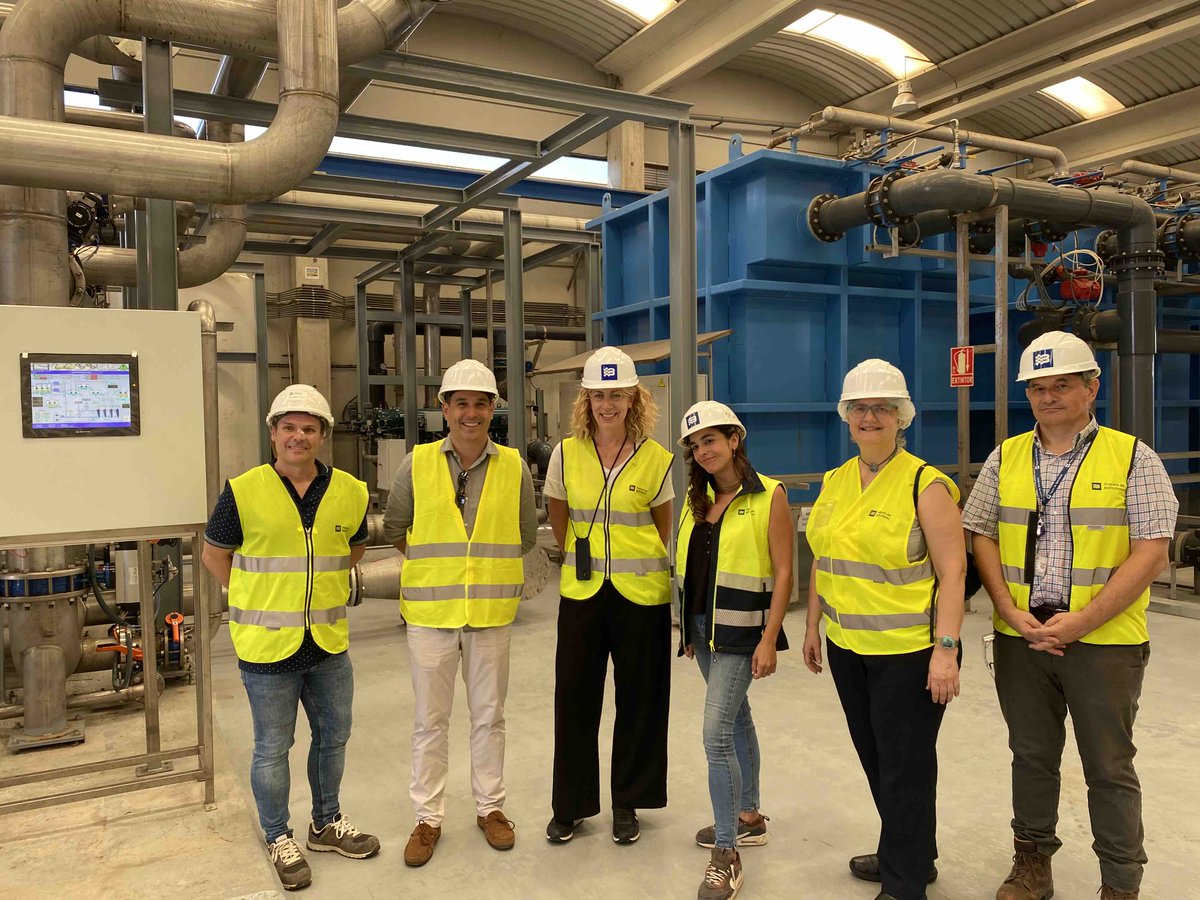 <a href="/WelfringJoelle/">Joëlle Welfring</a> <a href="/SamReyesCAT/">Samuel Reyes</a> Agrair als tècnics i tècniques d’ <a href="/aiguesbcnclient/">Aigües de Barcelona</a> les explicacions sobre el funcionament de tota la planta en les diferents fases del seu tractament.