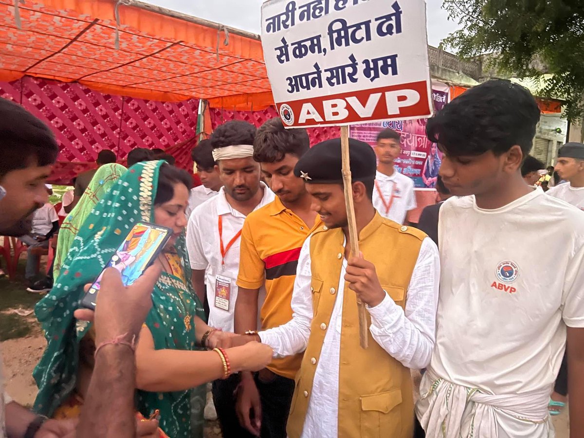 _murtimeena's tweet photo. “विद्यार���थी परिषद की "न्याय पद यात्रा" का रामगढ़ पचवारा और सोनड में नमो नमो मोर्चा की प्रदेश अध्यक्ष मूर्ति मीना के नेतृत्व में ग्रामीणों और महिलाओं ने भव्य स्वागत किया। https://t.co/QhpbB3djUh