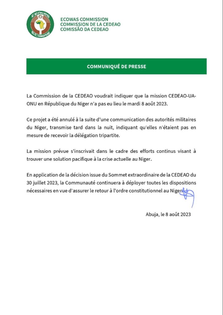 amir_nourdine's tweet photo. 🔴🟢Niger🇳🇪/•Cedeao, Vous menacez un État. Vous lui femez vos frontières et mettez en place contre lui un blocus financier. Vous lui coupez l'électricité. Après tout ça vous lui donnez un ultimatum à la suite de laquelle il serait envahi s'il n'abdique pas face à vos exigences. Il résiste avec l'appui de son peuple et est prêt à défendre sa souveraineté. Le Mali🇲🇱 et le Burkina🇧🇫, deux pays frère du 🇳🇪 soutenu par la Russie🇷🇺 s'opposent directement à vous et menacent d'entrer en guerre si le 🇳🇪 est attaqué. Le Tchad🇹🇩, avec la plus puissante armée de l'Afrique francophone subsaharienne dit qu'il ne prendra jamais part à cette attaque. L'Algérie🇩🇿 avec l'une des armées les plus puissantes d'Afrique, fidèle allié de la 🇷🇺 dans le continent vous interdit formellement d'attaquer le 🇳🇪 sous prétexte que sa sécurité intérieure en dépend.
Après votre euphorie passée, les critiques internes de vos peuples et des législateurs qui s'opposent à vos actions. Après que les peuples africains ont violemment critiquer votre manque de sagesse et de discernement. Après que les intellectuels ont pointé du doigt les vrais instigateurs, c'est à dire l'occident, de votre volonté militaire destabilisatrice d'attaquer le Niger🇳🇪. Et après que vous ayez compris qu'il ne sera du tout pas facile d'attaquer ce pays, vous venez lui proposer un plan de negociation et de discution. Les portes des discutions sont pour le moment closes. Revenez dans quelques semaines. Lorsqu'un nouveau gouvernement sera formé, lorsque les accords de défenses signés avec la France🇫🇷 seront revus, lorsque les forces d'occupations étrangères (France🇫🇷, États-Unis🇺🇸, Italie🇮🇹...) seront chassés du pays, lorsque les accords sur l'exploitation de l'uranium seront renégociés ou attribué à d'autres investisseurs plus humains... C'est après tout ça, fort de l'appartenance du 🇳🇪 à son peuple, que des négociations pourraient être ouvertes.