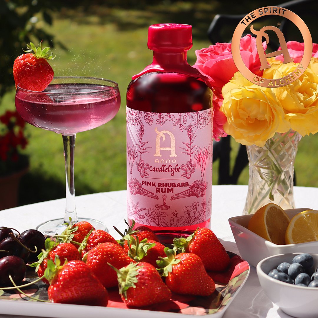 As we scrabble outside to take advantage of any sunshine, Anno's Pink Rhubarb Rum makes a superb summertime drink to accompany summer fruits and a slice of good old victoria sponge.
#rum #summertime #strawberries #freshfruit #candlelight #annodistillers #anno #pinkdrink
