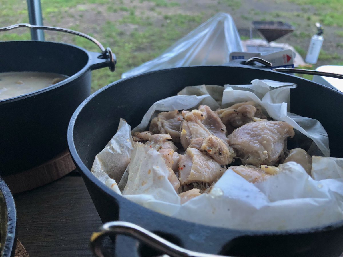 BumpieGG's tweet photo. 天才シェフによるキャンプ飯

ローストビーフ丼
ローストチキン
カルボナーラ
クラムチャウダー https://t.co/x6fAwZLxGz