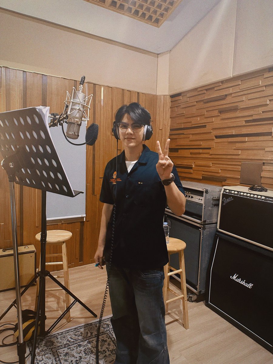 MagicCubeTH's tweet image. Let’s see what this surprise song will be 🎁 see you all!

#LoveinTheAirFMinSG
#ShawtyBoss #MagentaBoy 
#ComeFortZon #CaptainPeat