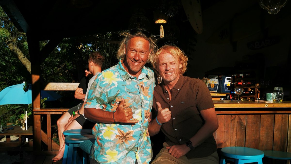 Time flies when you're having fun! Despite not crossing paths often, their impact on the surf camp community is undeniable. Thanks <a href="/harryglotzbach/">Harry Glotzbach</a> and Marieke (@peeky_ponchos) for giving us your wonderful live music. #puravidalodge #surfcamp #mimizan #surfholiday #mimizanplage