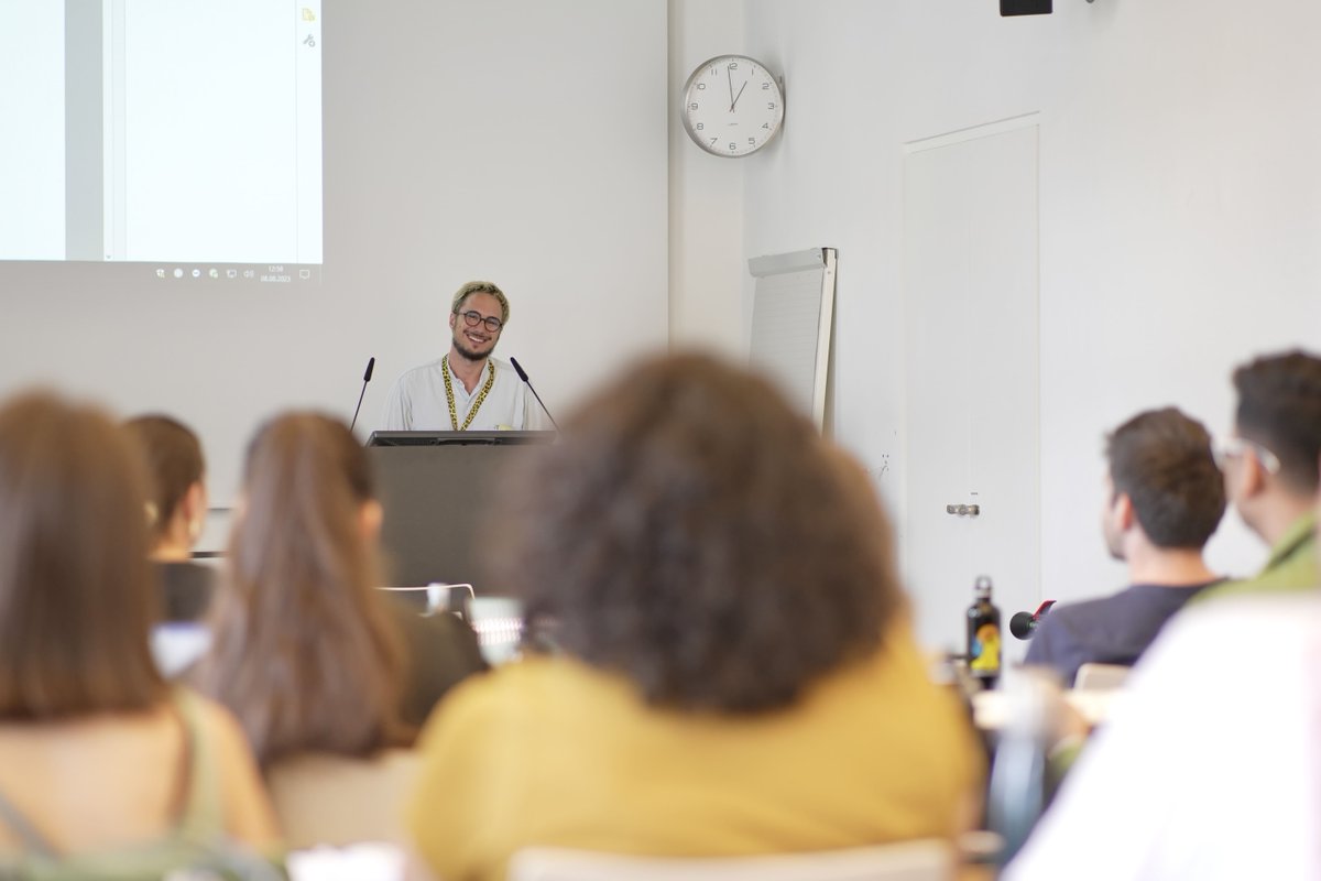 Day 2 at #DSS began with an inspiring talk by director Andrea Segre on 'Cinema and Participation'. Our participants showcased their projects, sparking discussions and feedback. The day ended with a screening of 'Nuit obscure - au revoir ici, n’importe où.' #Locarno76