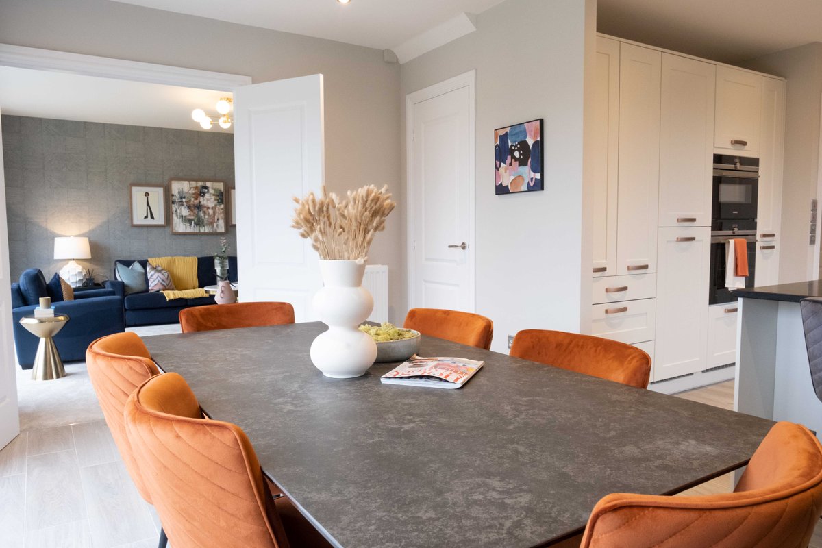 Redrow's tweet photo. That's a wrap! 🎬 The curtain's coming down on our hugely successful Bridgewater View development in #MosleyCommon.
Buyers who may have missed out, may be interested to find out more about nearby Oakwood Fields in #Lowton here 👉 https://t.co/4TzIJzYp6v https://t.co/hjFTu4ojO4