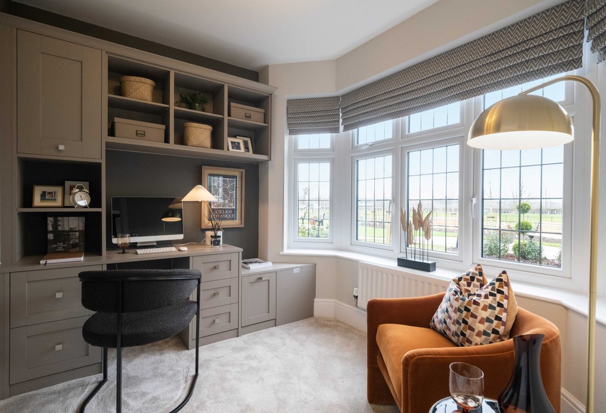 Redrow's tweet photo. That's a wrap! 🎬 The curtain's coming down on our hugely successful Bridgewater View development in #MosleyCommon.
Buyers who may have missed out, may be interested to find out more about nearby Oakwood Fields in #Lowton here 👉 https://t.co/4TzIJzYp6v https://t.co/hjFTu4ojO4