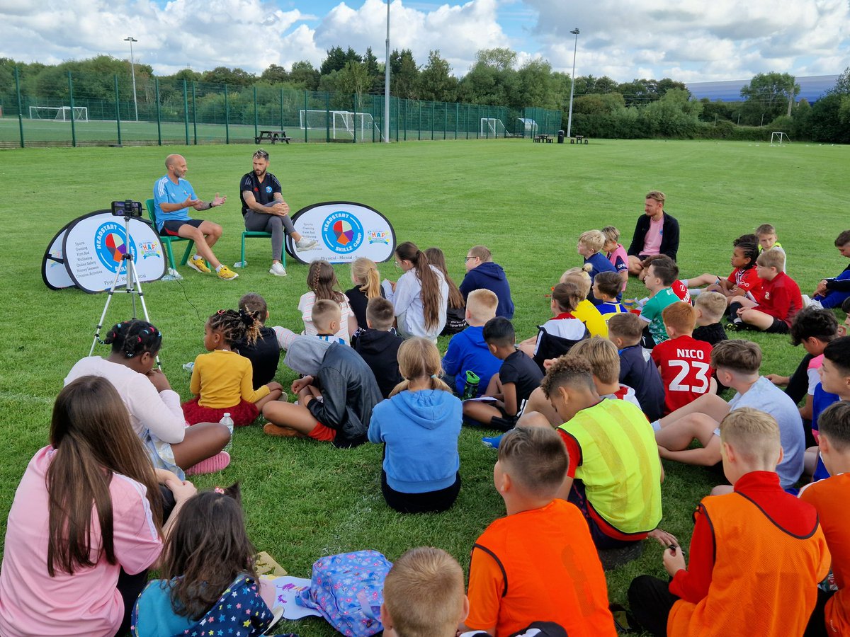 JustinTomlinson's tweet photo. I really enjoyed visiting @HeadstartSkillz Summer Camp with @DraycottSportsC @drakes10 &amp; Cllrs. We were joined by @Official_STFC legend Charlie Austin who came to give advice to the children and a Q&amp;A covering his time in the PL, STFC's chances, golf and Messi v Ronaldo! ⚽️⛳️ https://t.co/NToWnOLj4j