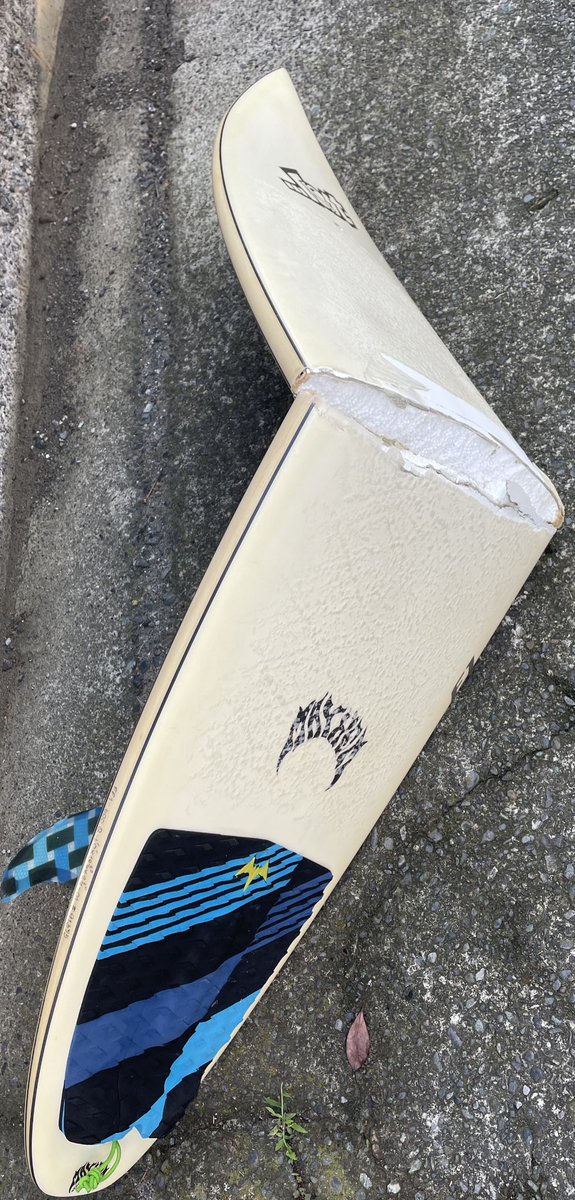 michan01171146's tweet image. 台風🌀の被害は
無いことを願います！

この板もこんなんの！
クレームでお願いします。

#firewire