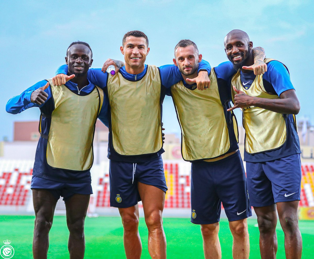 r_7_a1's tweet photo. رغم هلاليتي ..!! 

الصوره ارعبتني ..!!!

هذا ليس ريال مدريد ولا برشلونه انه #النصر ياساده 

#الهلال_الشباب 

 #النصر_الشرطة https://t.co/5JInYfjDuW