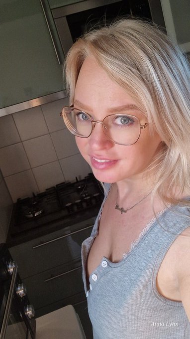 Have a beautiful day doves 😘 https://t.co/a0bQXBva6u