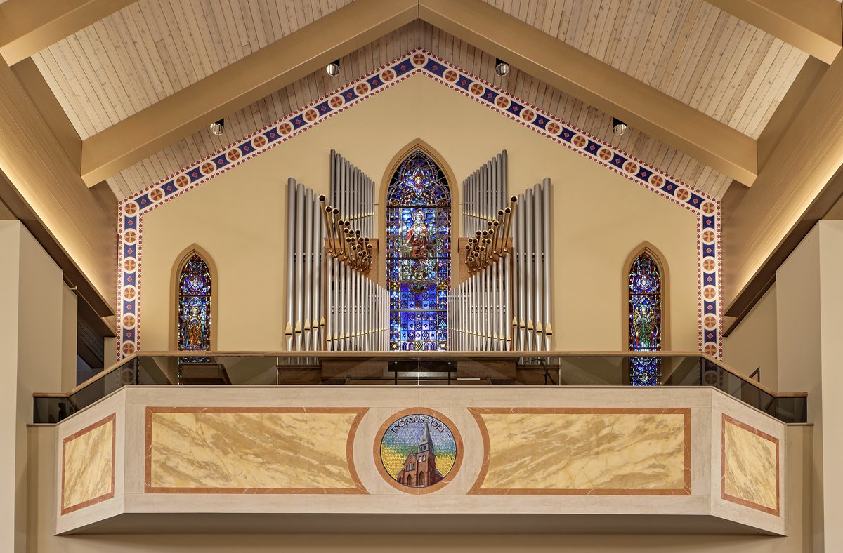 CLA_1976_'s tweet photo. These new stenciled designs and #FauxMosaic details highlight the shapes and colors of the stained glass windows and the incredible organ for this church beautification project.
#WindowWednesday #ModernChurch #ChurchDesign #PaintedDesigns #DecorativeFinishes #FauxFinishes https://t.co/Knkw8gbhNH