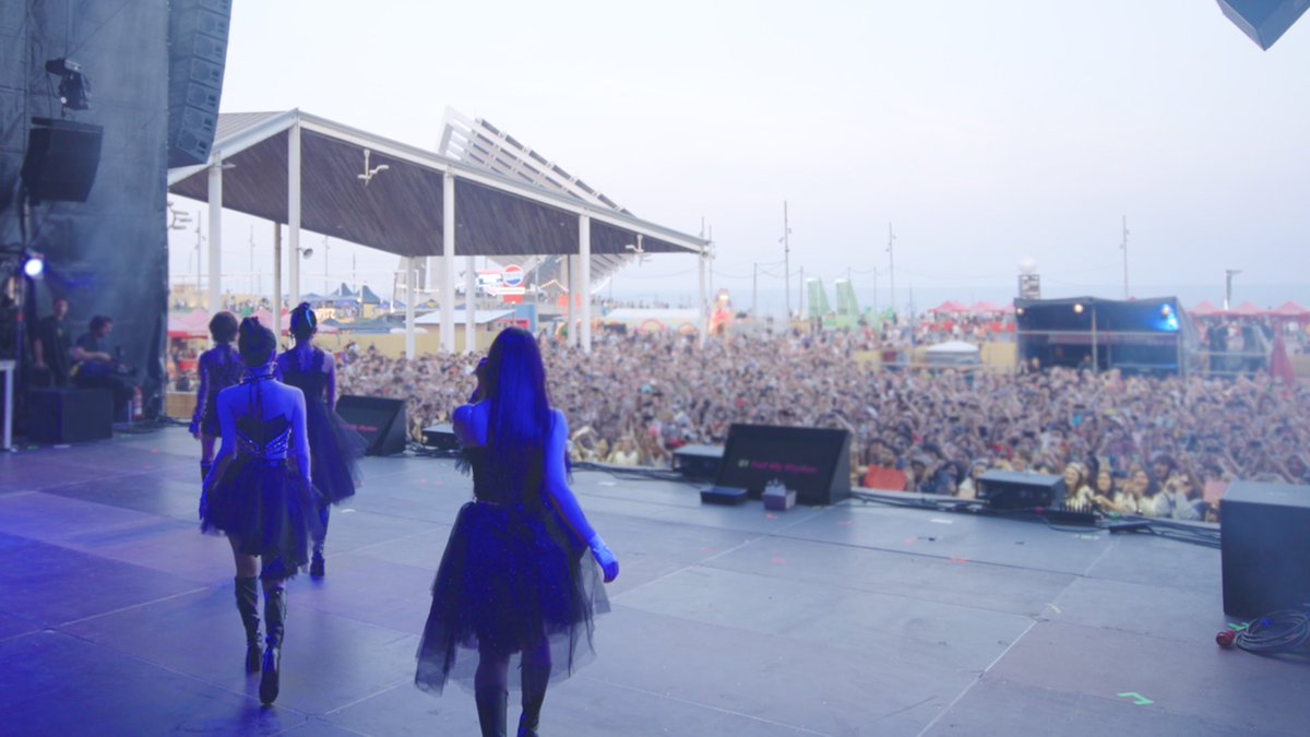 RVsmtown's tweet photo. Hola! PRIMAVERA👋 We are Red Velvet! | PRIMAVERA SOUND 2023 BARCELONA

https://t.co/Nou2lG6tui

#RedVelvet #레드벨벳 #RtoV 
#RedVelvetinBarcelona 
#PrimaveraSoundBarcelona https://t.co/hsLqKRpIiI