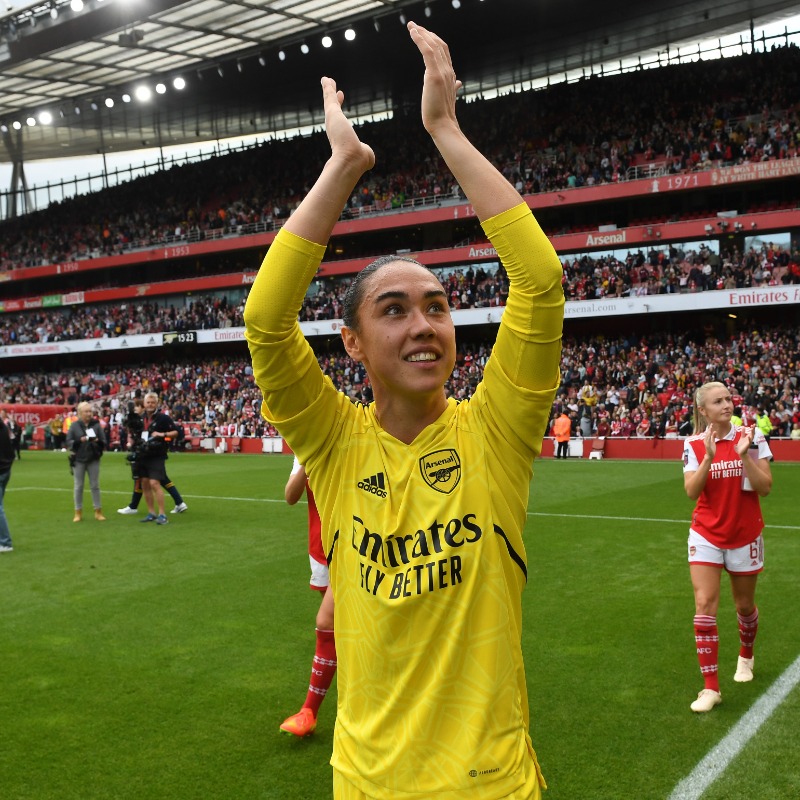 ArsenalWFC's tweet photo. 20,000 TICKETS SOLD ALREADY! 👏

Join us on the opening day of the @BarclaysWSL season 🏆

Arsenal v Liverpool | Emirates Stadium
