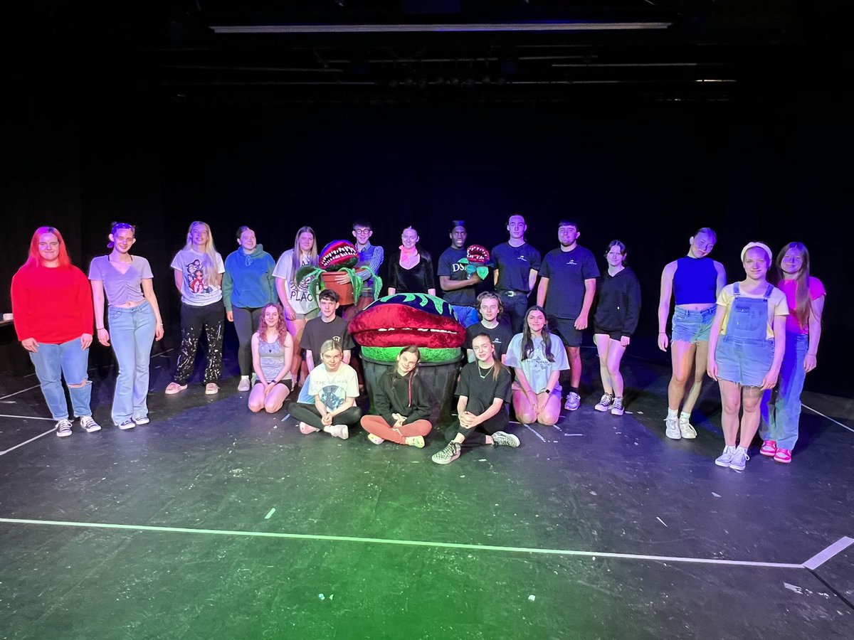 Cast photos with Audrey 2. This is going to be be amazing. Thanks to <a href="/ArtBaldragon/">BaldragonArt</a> for making these incredible plants. <a href="/BaldragonAcad/">Baldragon Academy</a> <a href="/Baldragon_HT/">Baldragon Academy Headteacher</a>