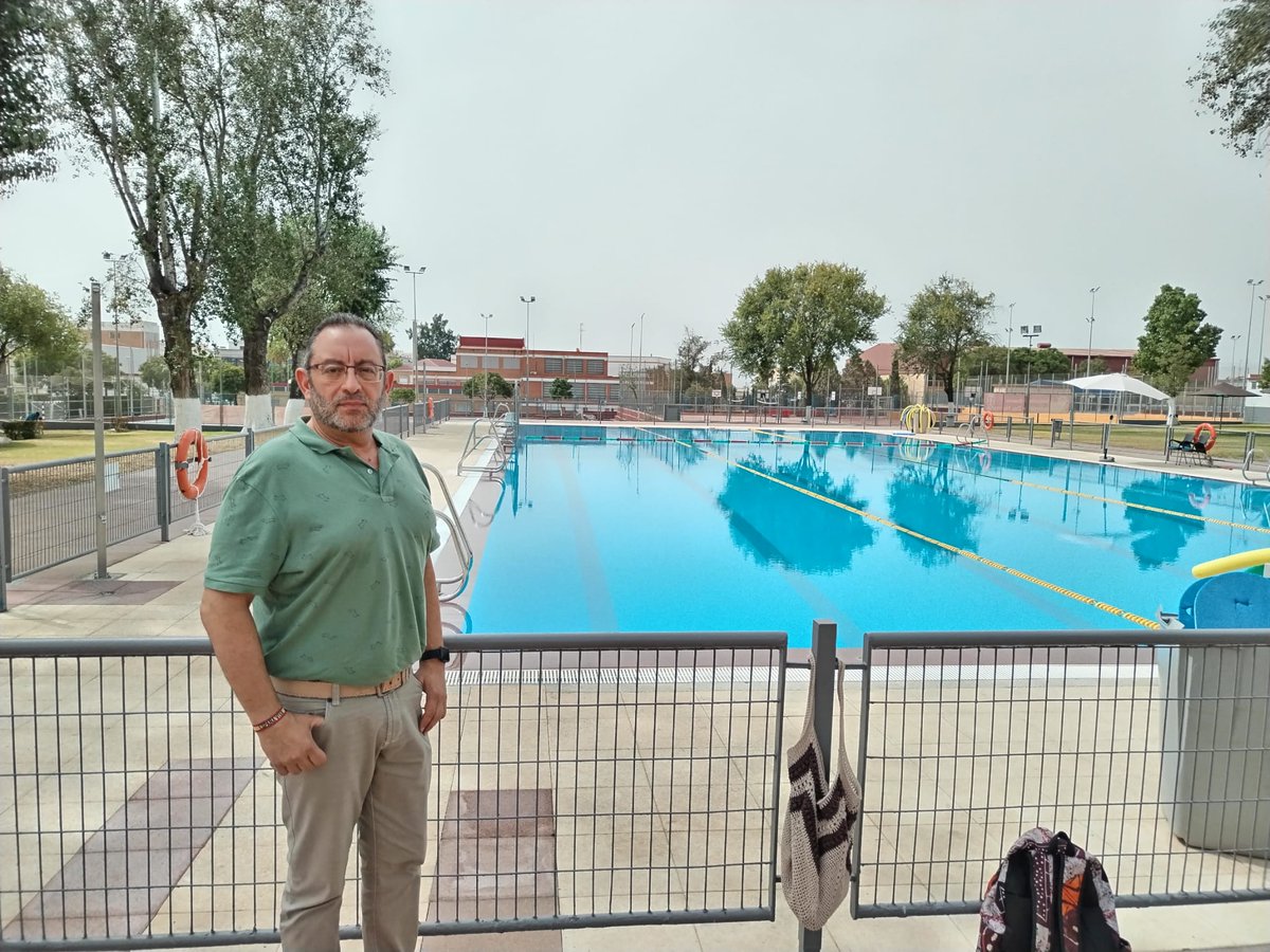 jaalcocerdh's tweet photo. Dos Hermanas sufre las altas temperaturas de agosto y dispone de piscina pública, pero el PSOE solo quiere que los nazarenos la disfrutemos de 13h a 19h, desde VOX pedimos que se amplíen los horarios de apertura, como existe en otros municipios, más y mejor bienestar para todos. https://t.co/vUyQaHXdba