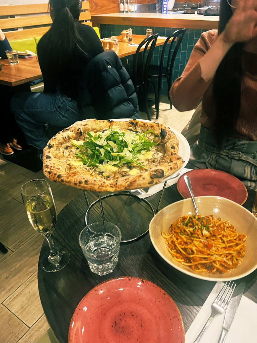 S2Australia's tweet photo. 📍Max on Hardware（Melbourne）

ローカルに大人気なイタリアンレストラン🍝
食通の友達もイタリアンはここが一番好きって言ってたぐらい本当に美味しかった🫶🏼
料理やドリンクの提供も早くてコスパも接客もパーフェクト！絶対また来る💚💚💚
ちなみにこの通りがイタリアン街って最近知ったw https://t.co/YwVmk3Sjmc