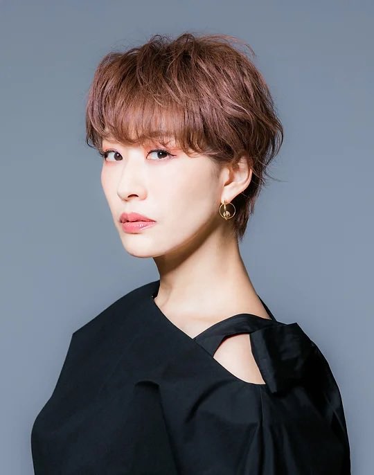 lalstory_info's tweet photo. #剣聖配信
最後のコメントはプロデューサー #朴璐美 さん‼️
#LALSTORY としては約四年ぶりのストレートプレイとなった本作。役者の呼吸を感じる程の小さな劇空間でひたすら"生"を追求してきた朴さんが、役者やスタッフと同じく魂を燃やしながら最後の1カットまで拘り監修した配信剣聖
お見逃しなく! https://t.co/Dsi5gNI1C1
