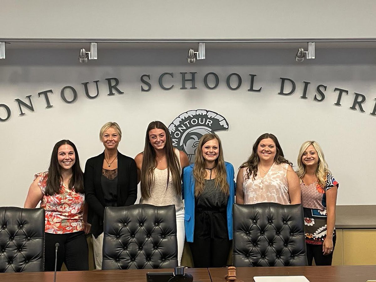 DR_CHRIS_STONE's tweet photo. Welcome all of our new (to Montour) teachers! It's a blessing and privilege to serve our students and community! https://t.co/thu5t3Rmvv