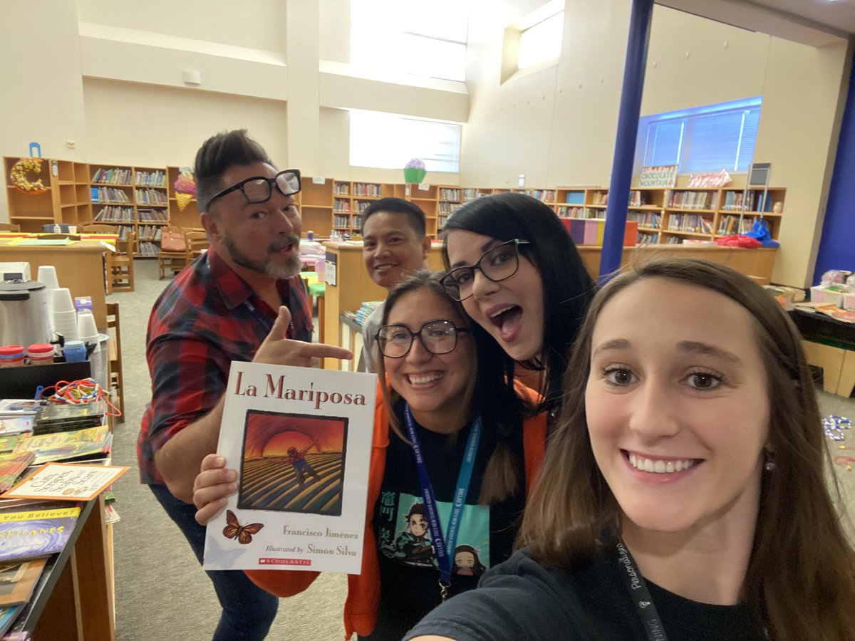 mscrowder123's tweet photo. Library selfie team Orange https://t.co/gNT6ihsfk7
