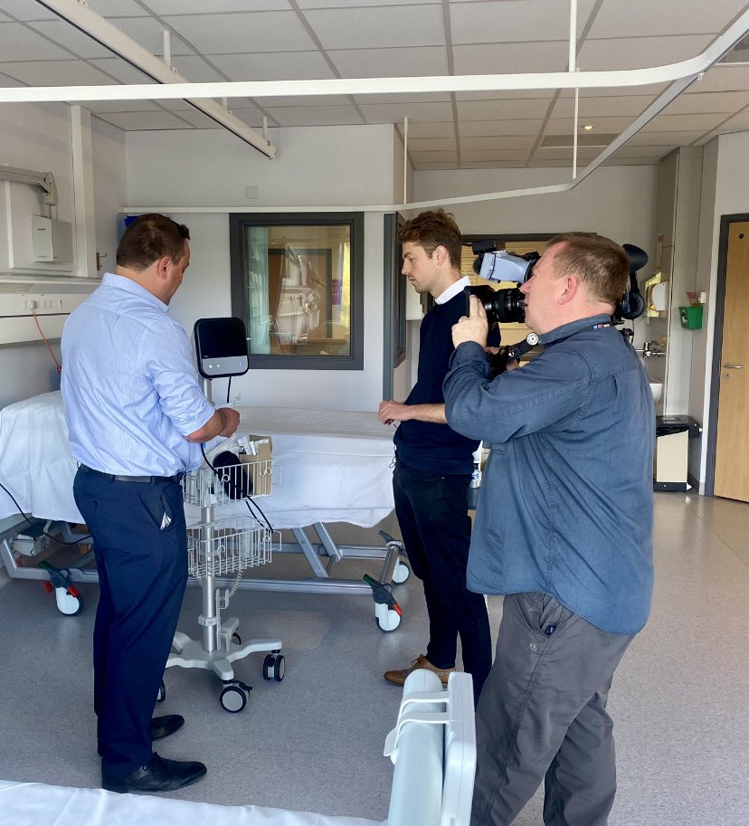 MidYorkshireNHS's tweet photo. 🎥 Tune into @BBCLookNorth at 6.30pm to hear from our Director of Innovation, Stuart Bond, and Consultant Orthopedic Surgeon, Simon Jones, all about an exciting new pilot to help prevent infections after surgery.

Read more on our website ➡️ https://t.co/Pwidsc0svN https://t.co/lt5A1LgA96