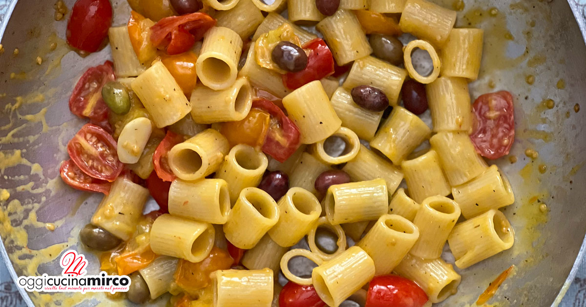 Ogni tanto torno! Ecco una nuova #ricetta veloce veloce e piena di gusto: pasta con pomodorini gialli e rossi con olive taggiasche. oggicucinamirco.it/pasta-con-pomo…  #oggicucinamirco #verrignimood <a href="/verrignimood/">PastaVerrigni</a>