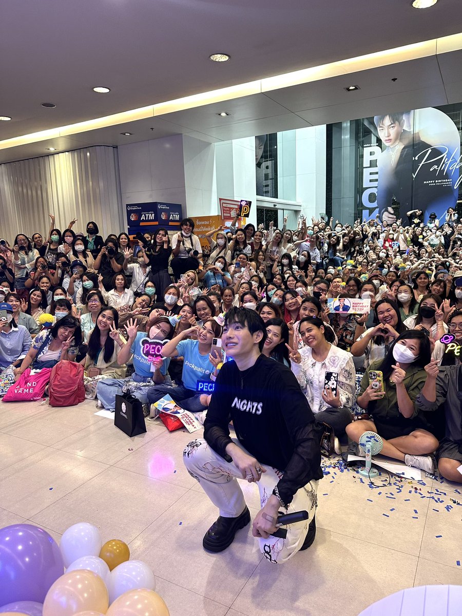 WhiteMusicClub's tweet photo. ขอบคุณแฟนๆ ทุกคน ที่มาหา @peckpalit ในวันนี้นะค้าบบบ 💙🦋 

#HAPPYPALITDAY2023
#เป๊กผลิตโชค
#PeckPalitchoke https://t.co/x3lkzYdioH
