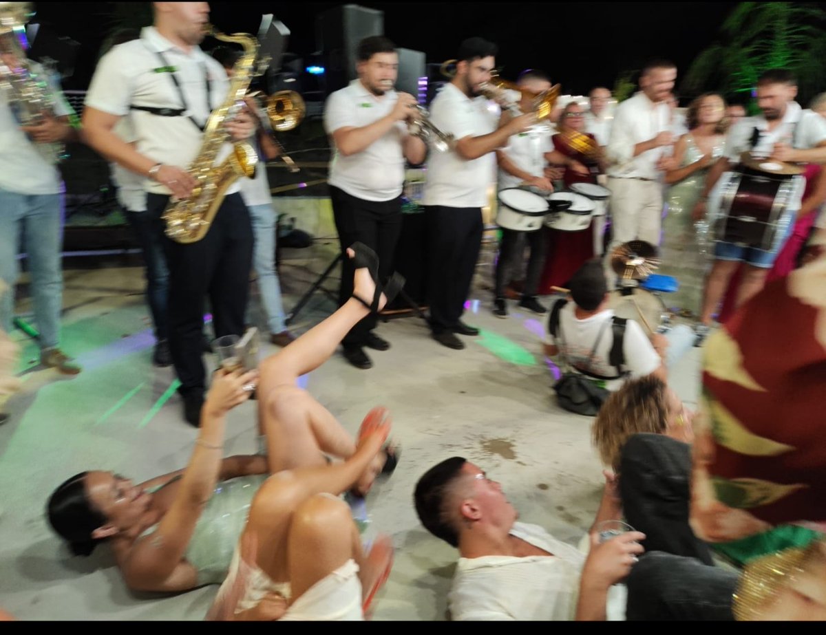 El/la que hizo la foto estaría haciendo la cucaracha 🪳 también y meneando el móvil 📳?? 🤔🤔