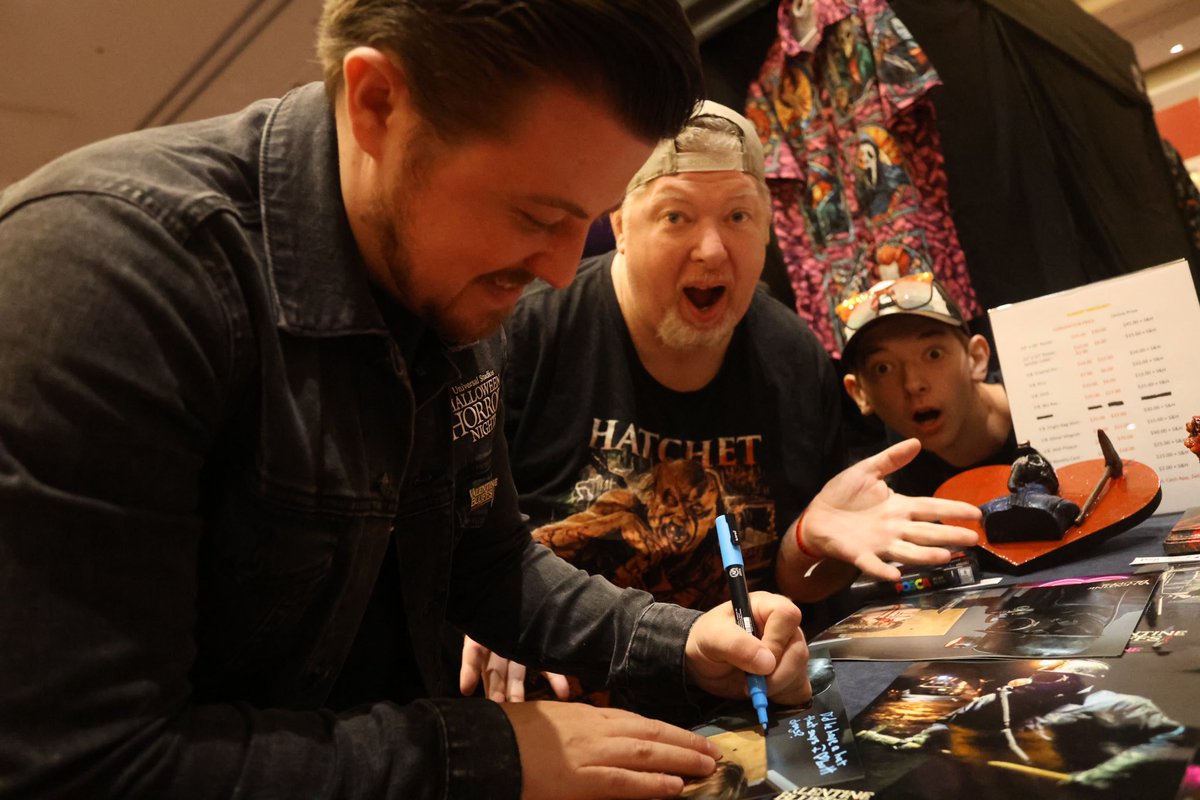 nicolaikabana's tweet photo. It was so great to have a #ValentineBluffs reunion this past weekend at #FlashbackWeekend! Thanks to everyone that came by the table and got stuff signed! #Horror #ActorLife #MyBloodyValentine #HHN https://t.co/TYW0shpqwZ