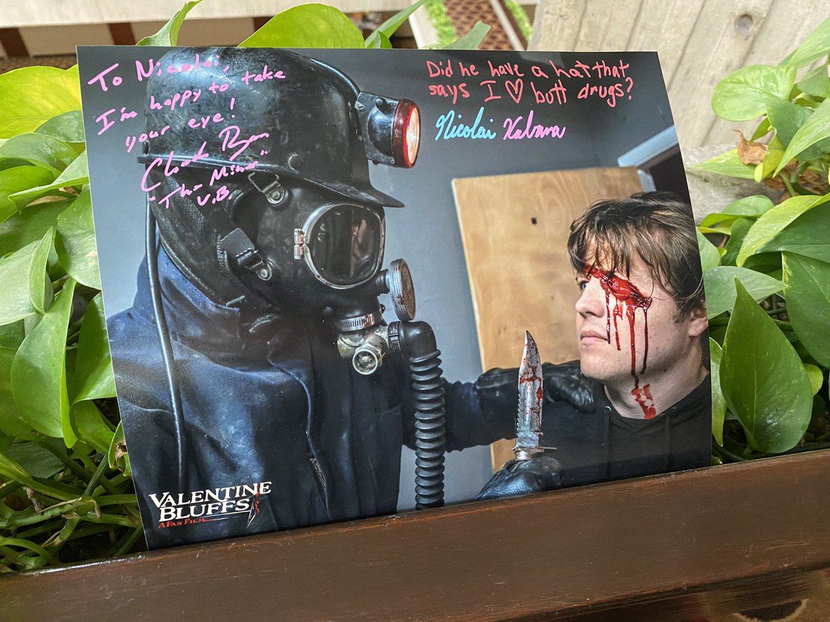 nicolaikabana's tweet photo. It was so great to have a #ValentineBluffs reunion this past weekend at #FlashbackWeekend! Thanks to everyone that came by the table and got stuff signed! #Horror #ActorLife #MyBloodyValentine #HHN https://t.co/TYW0shpqwZ