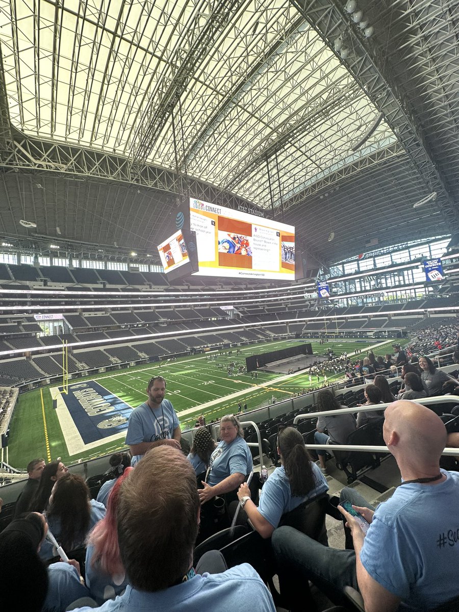 Is your convocation at the @ATTStadium ? No? Bummer 😆#ConnectArlingtonISD #SeguinNation✨🥳