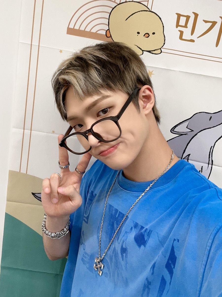 ATEEZofficial's tweet photo. [📷] 🎊민기의 생일잔치에 초대합니다🎊 YouTube LIVE Behind Photo
⠀
에이티니와 함께하는 생일이
더할 나위 없이 행복한 깜찍 병아리 민기🐣💛
웃음 가득한 생일을 만들어줘서 고마워요🥰
⠀
#ATEEZ #에이티즈 #MINGI #민기 https://t.co/Dr5Pllos3N