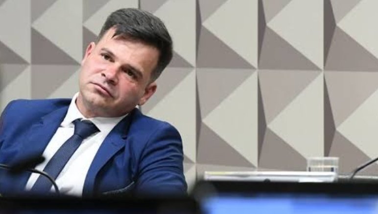faconti's tweet photo. A #PF acaba de prender, em Florianópolis/SC, o ex-Diretor Geral da PRF de B0Is0nar0 ( #PL RJ), Silvinei #Vasques. Ele comandou/determinou interdições de ônibus com #Eleitores de #Lula no dia 2° turno, tentando impedi-los de chegar às urnas
https://t.co/dRTXMyxPm4 -
RT @BohnGass
