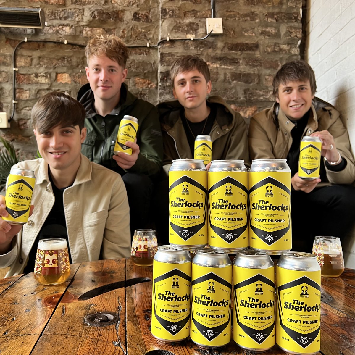 brewyorkbeer's tweet photo. 🎸 NEW RELEASE | THE SHERLOCKS CRAFT PILSNER 🎸
In celebration of their latest album ‘People Like Me and You’, we have teamed up with Yorkshire legends @TheSherlocks to create a crisp & refreshing pilsner.
Available now: https://t.co/4lsYrTKakX
#SherlocksToNumber1 #TheSherlocks https://t.co/MBUL1khRse